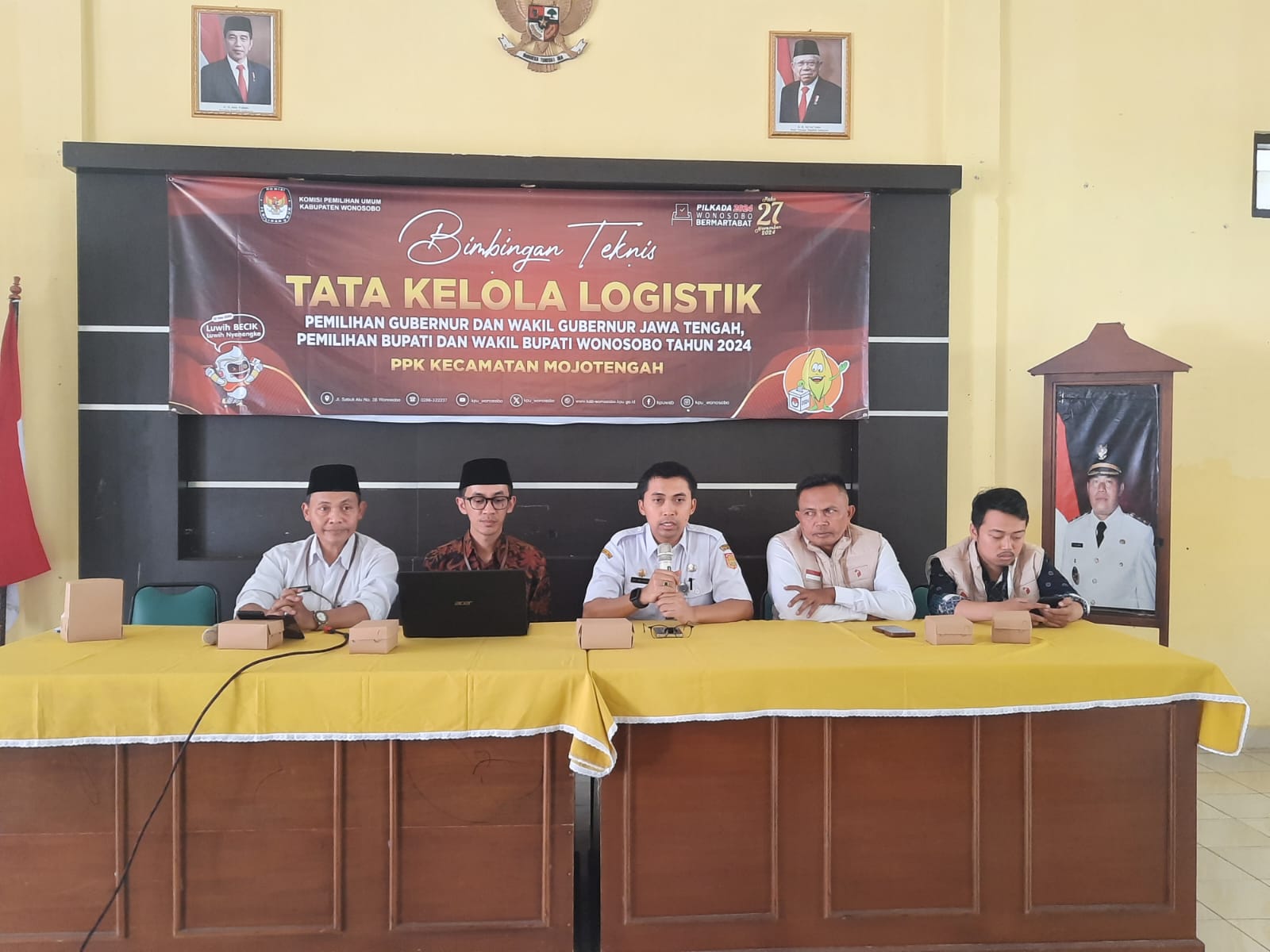 bimbingan-teknis-tata-kelola-logistik-pemilihan-gubernur-dan-wakil-gubernur-jawa-tengah-serta-pilihan-bupati-dan-wakil-bupati-wonosobo-2024-di-aula-kecamatan-mojotengah